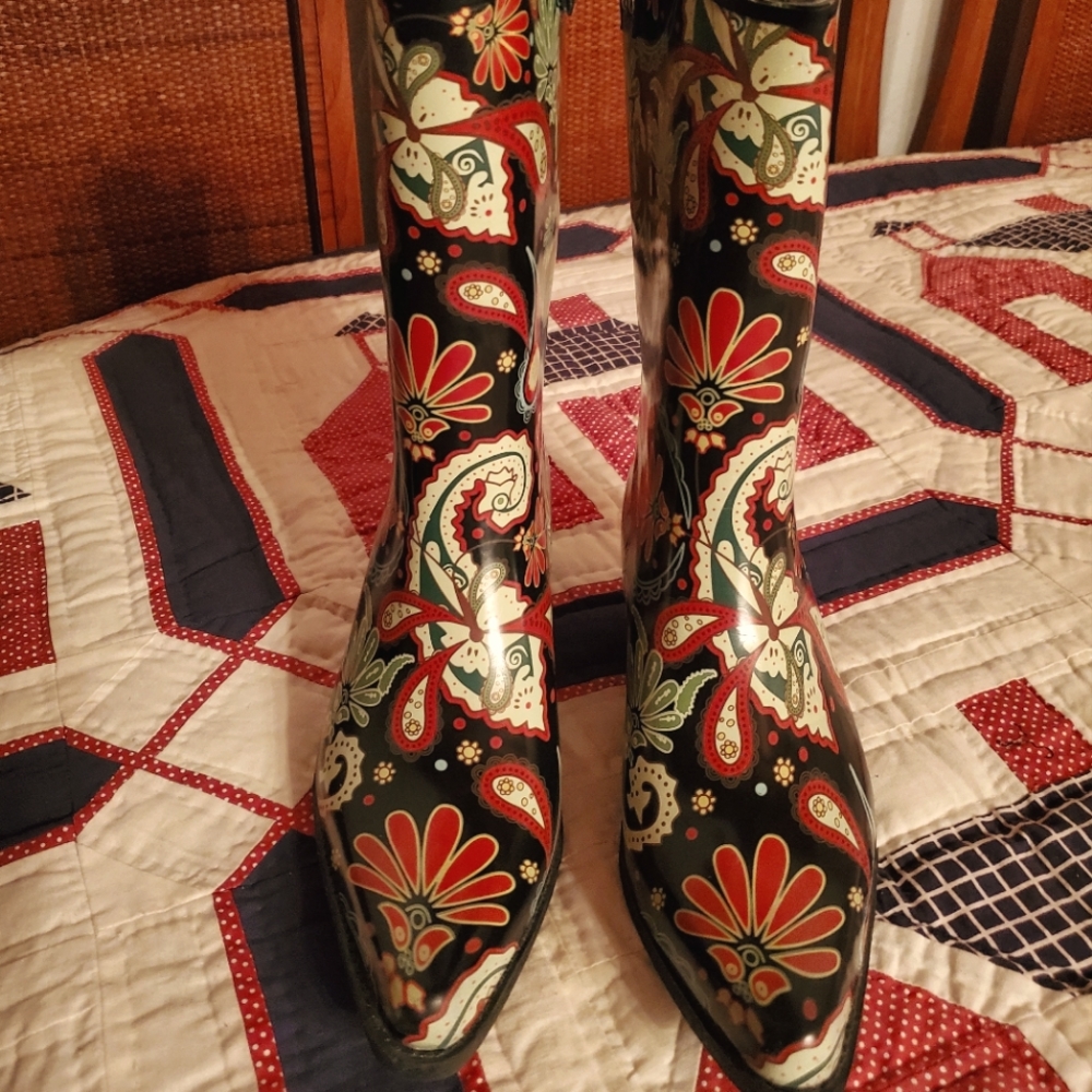 NWOT Nomad Yippy Black Paisley Cowgirl Rain Boots